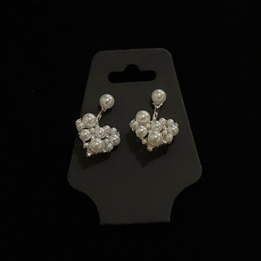 Heart shaped per earrings